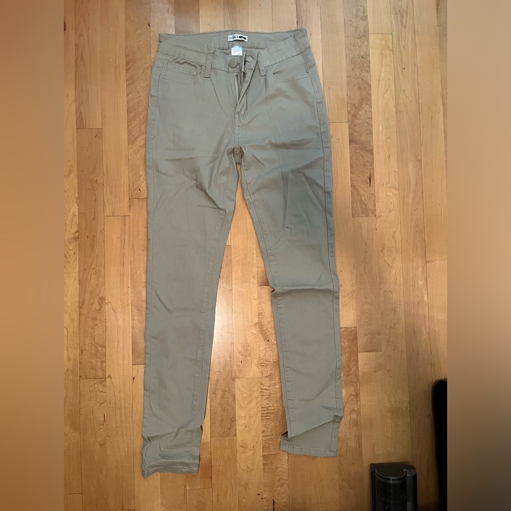 Fashion Nova - Tan Skinny Jeans